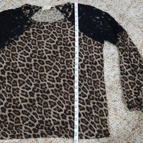 size M Michal Kors Womens Animal Print Round Neck Lace Pullover T-Shirt - Picture 14 of 16